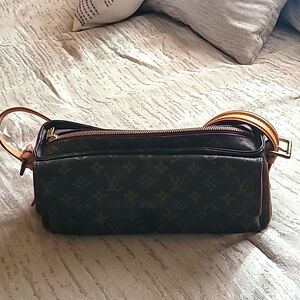 Hand bag